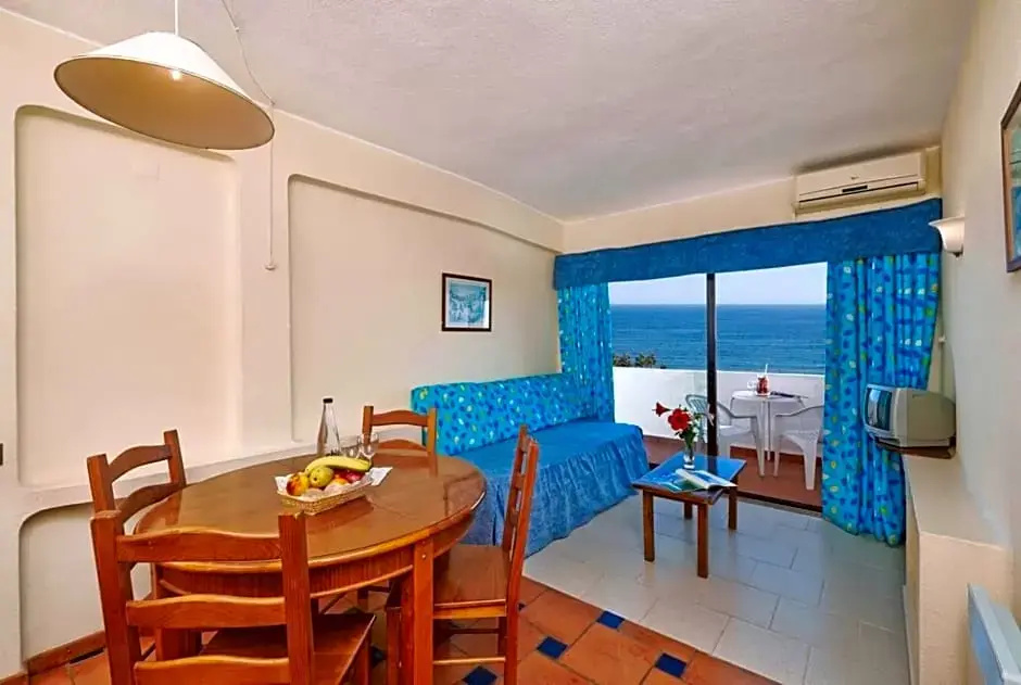 2 Bedrooms Apartment with sea view
