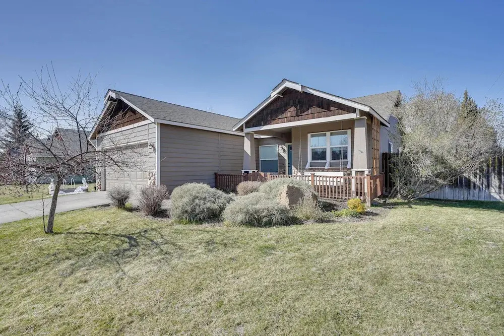 Charming Bend Home w/ Porch & Yard: Great Location