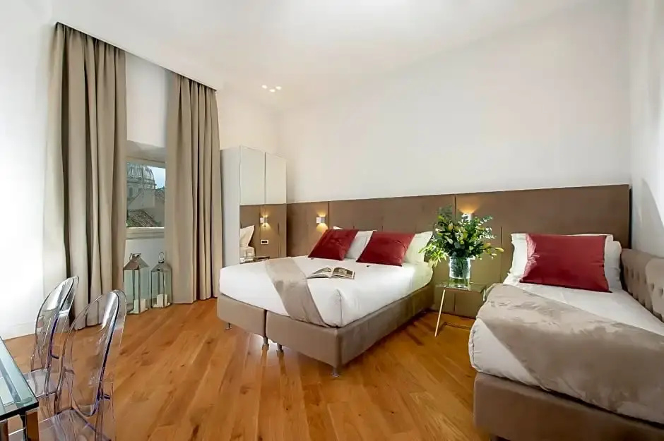 Standard Triple room with city view