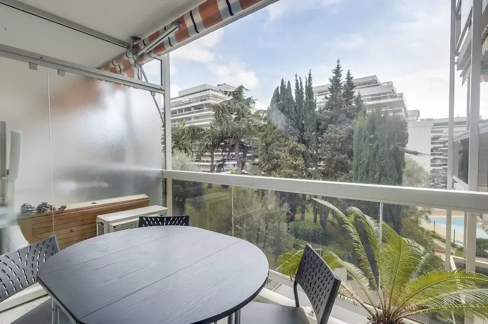 4 people apartment - AC and swimming pool by Weekome