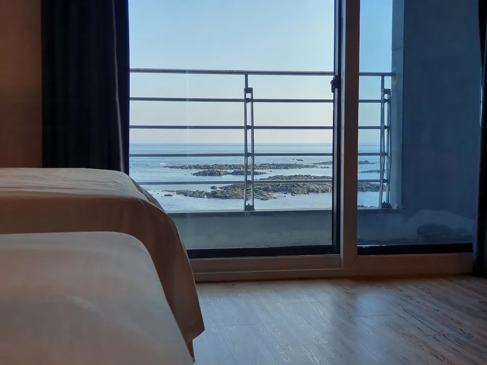 Deluxe Sextuple room with ocean view