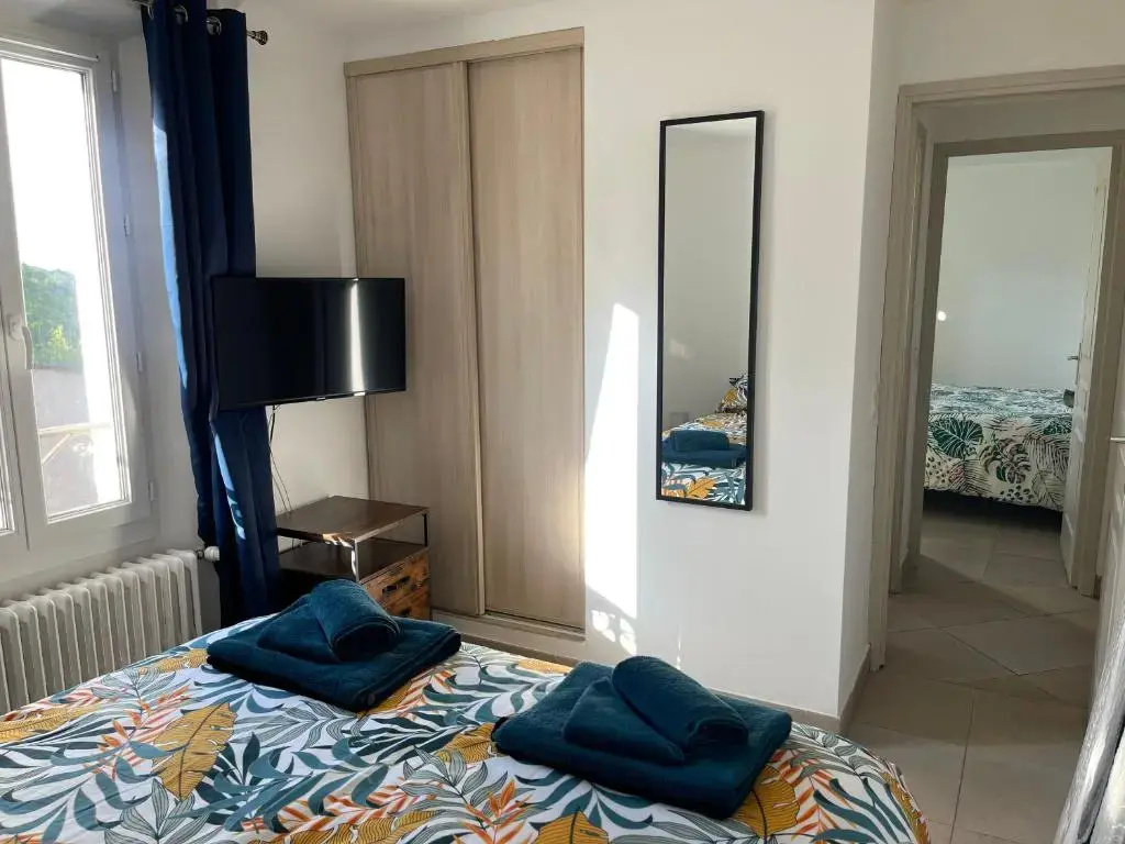 3 Bedrooms Apartment