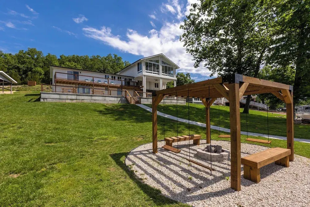 Great Location & Lake Views, Boat Slip