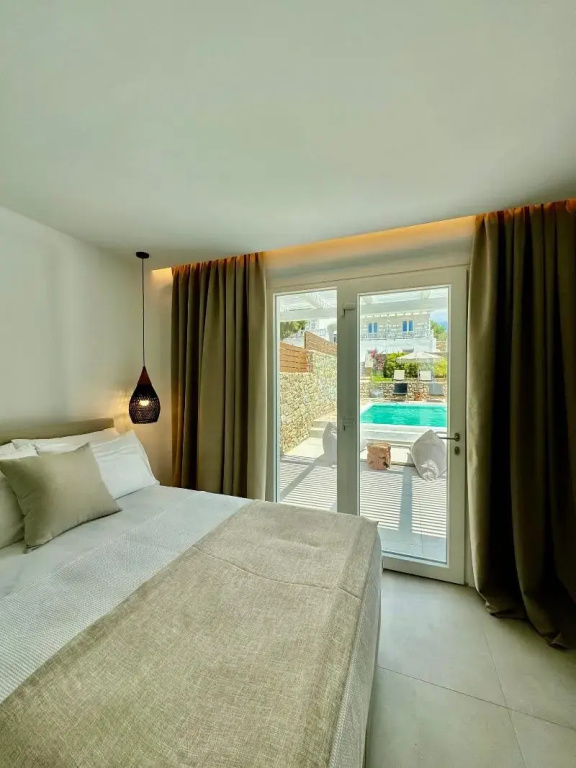 Double Suite (full double bed)