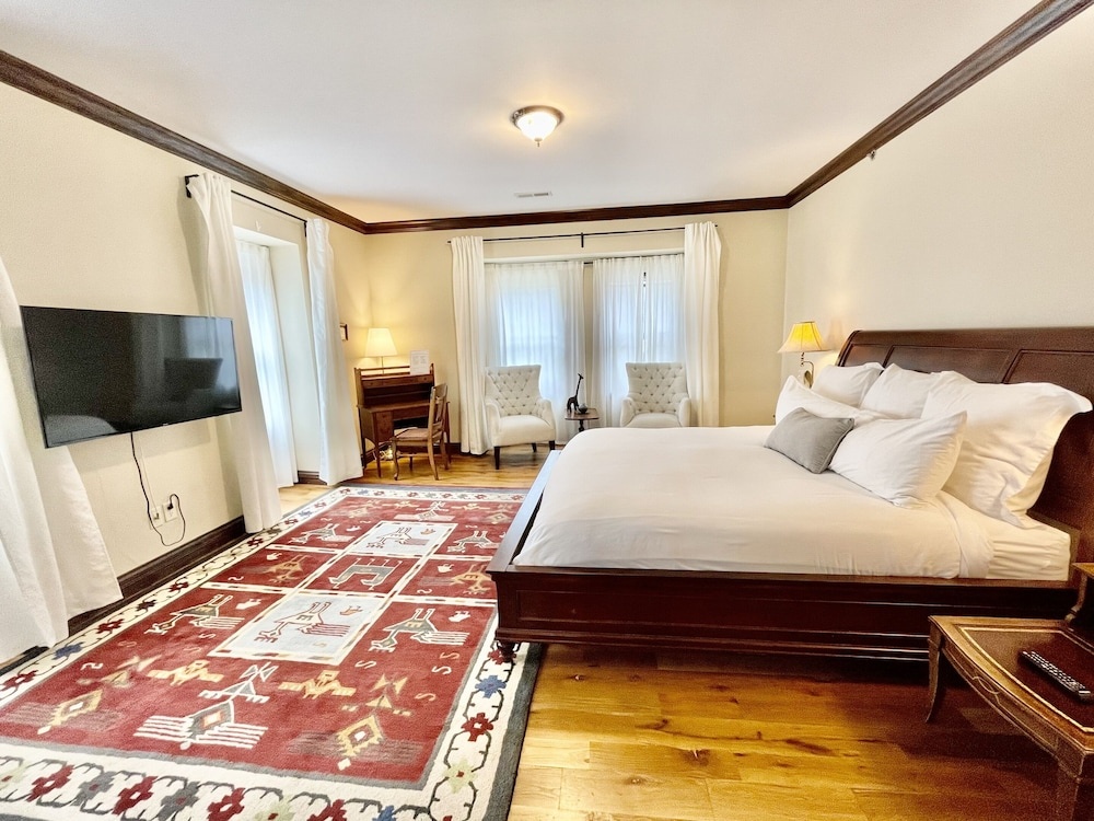 Dartmouth House Inn