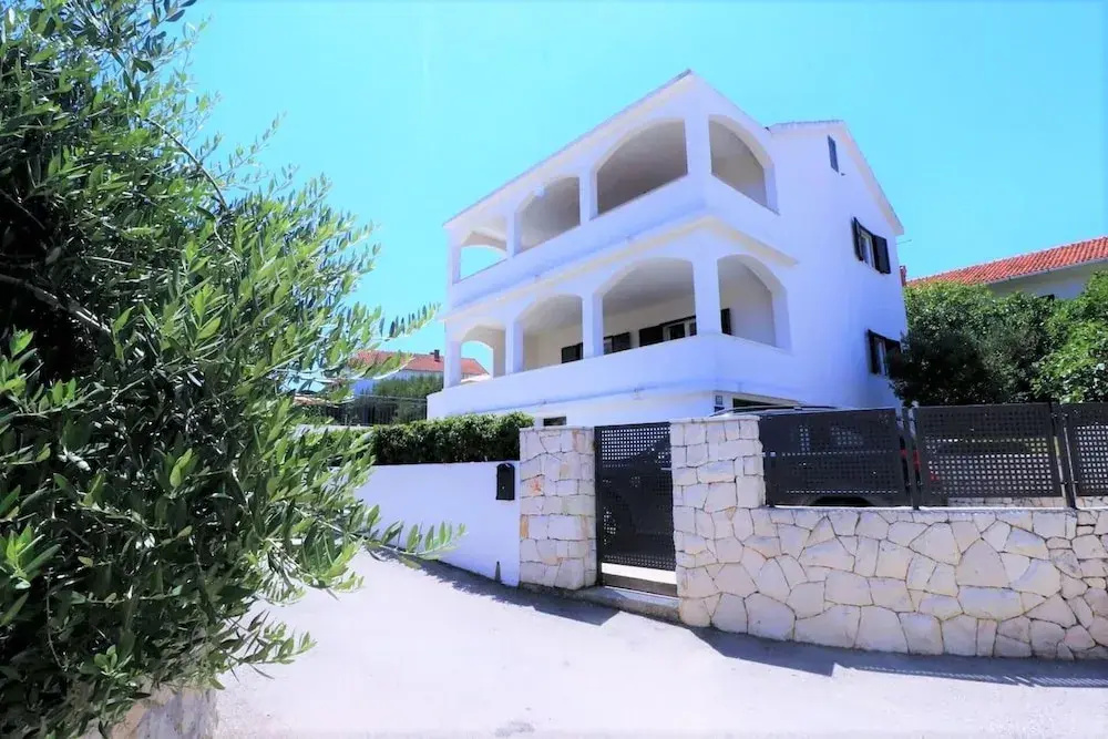 Luxury Beachfront Villa With Pool for two Families