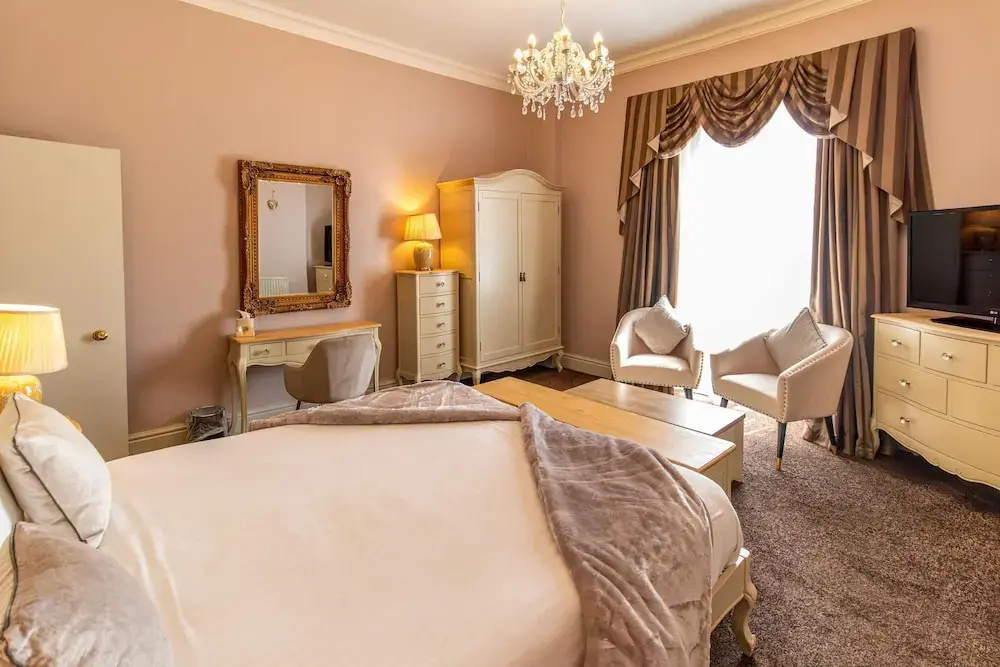 Executive Double room (full double bed)