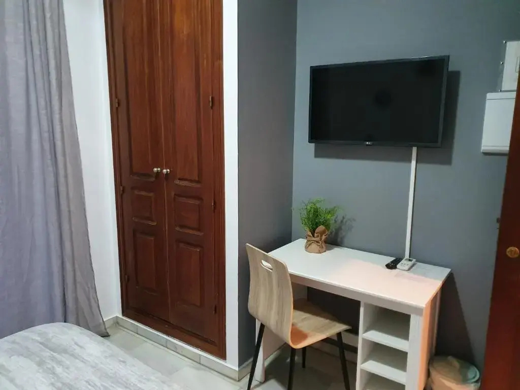 Standard Double room with balcony (full double bed)