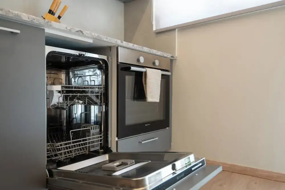Classic Apartment in Piraeus, walk to Zeas Marina - фото 16