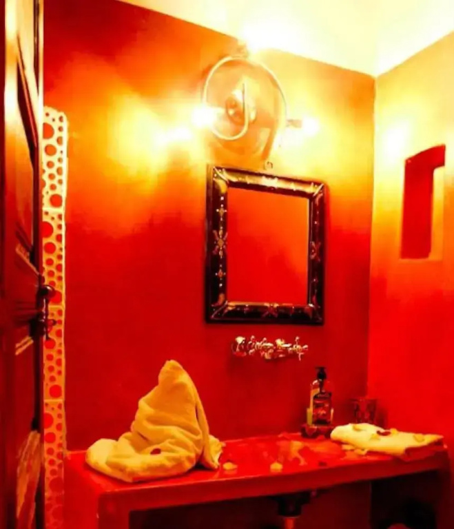 Classic Double room with courtyard view (full double bed)