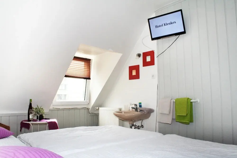 Economy room