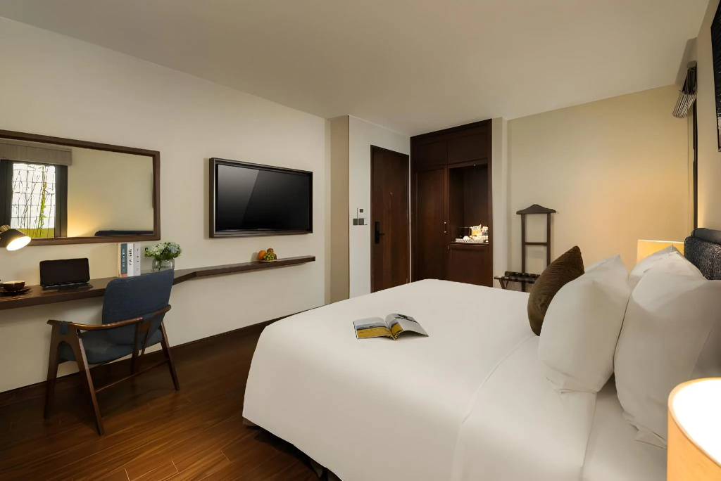 Отель HOTEL de LAGOM в Ханое