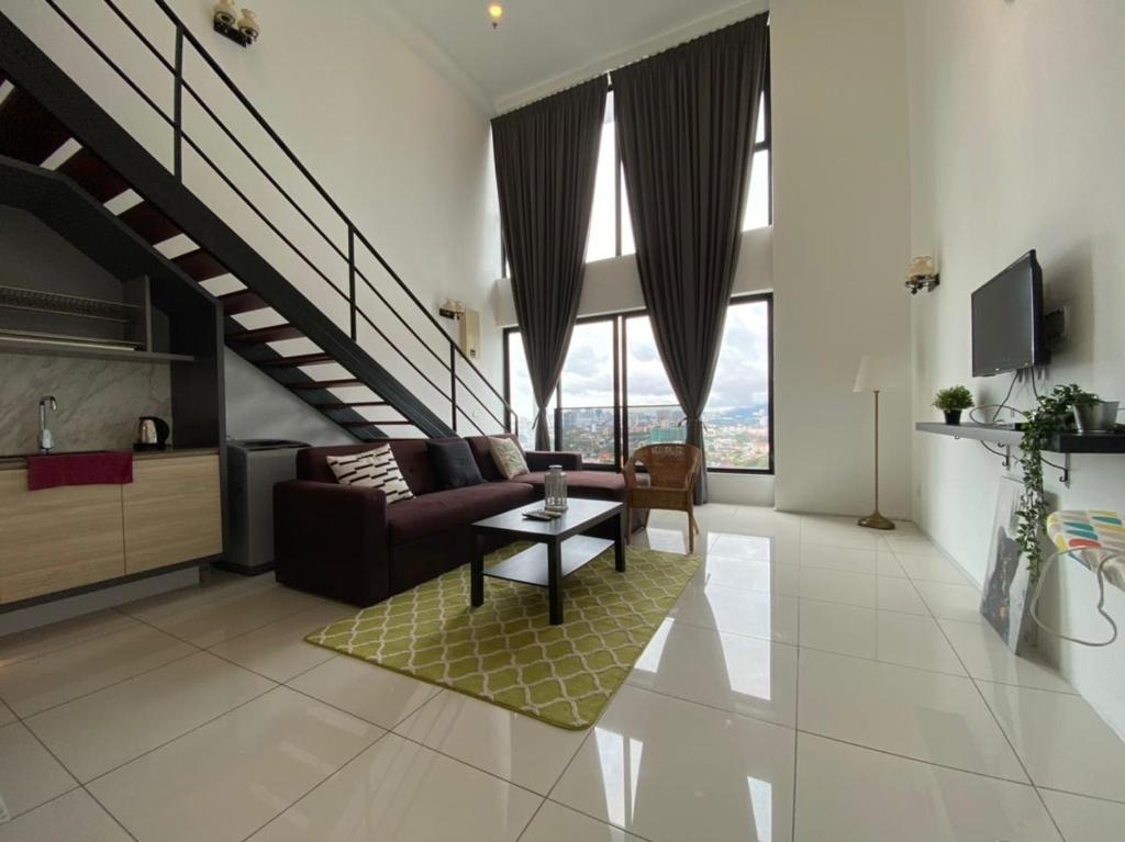 Sunrise Gurney Beautiful Sea or City view Duplex 2BR