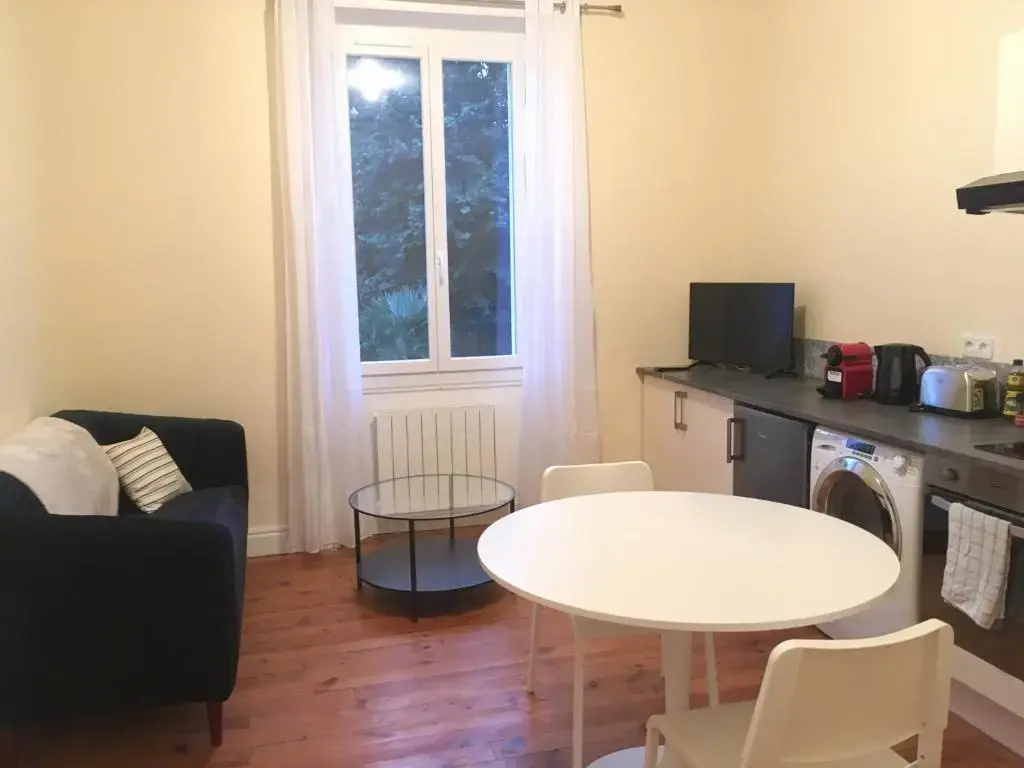 Apartment with garden view