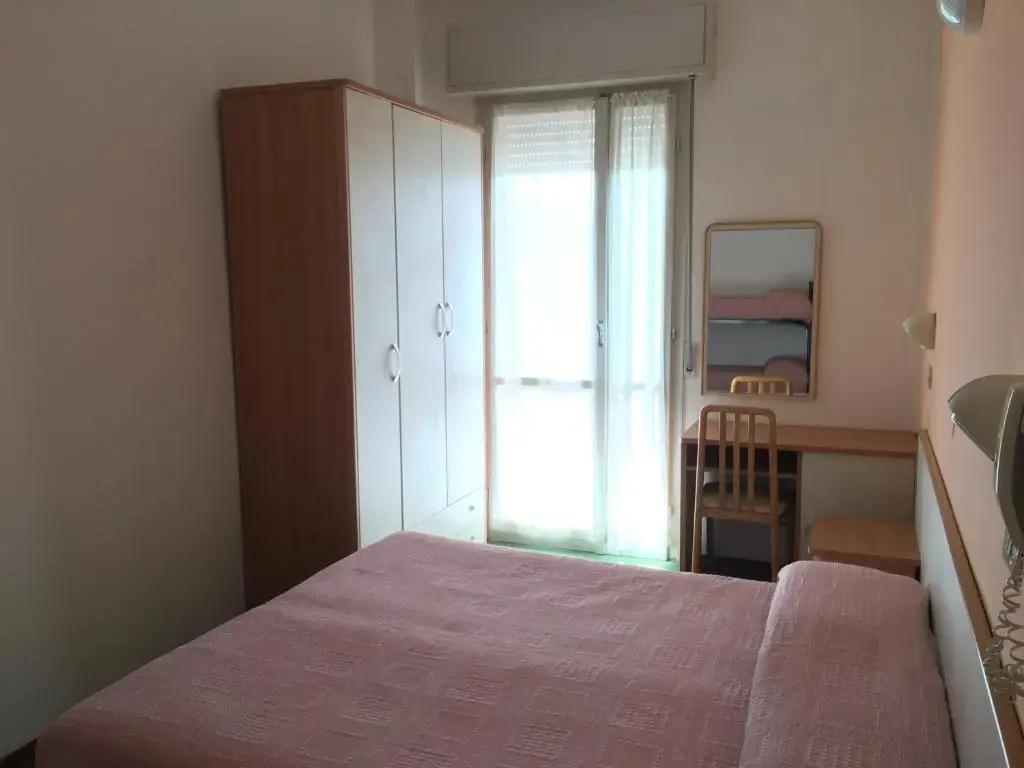Standard Double room with balcony (full double bed)