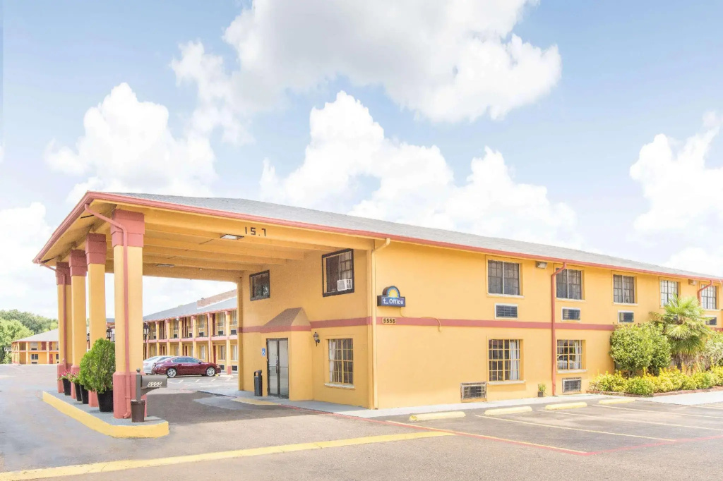 Executive Inn & Suites