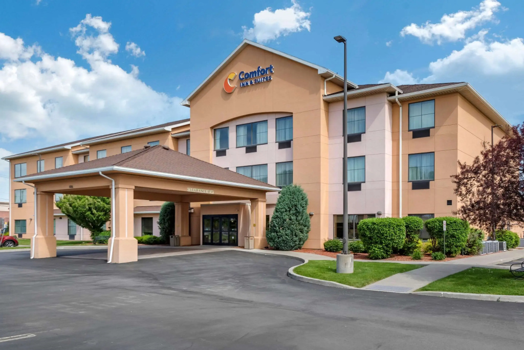 Comfort Inn & Suites Farmington - Victor