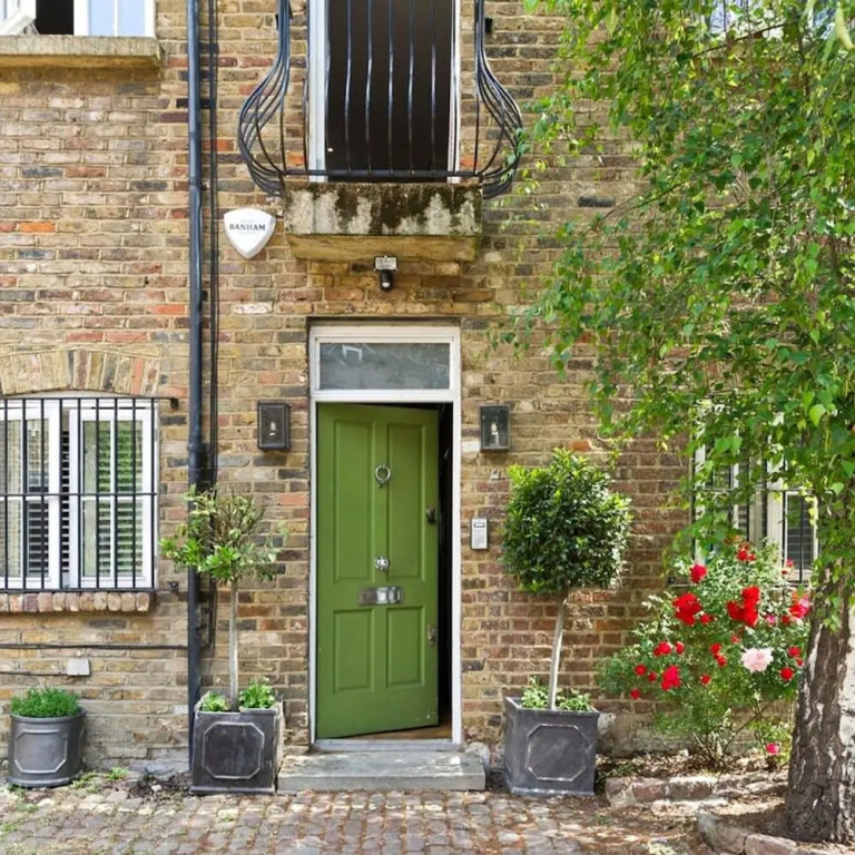 Delightful 3-bed Family Home Bayswater