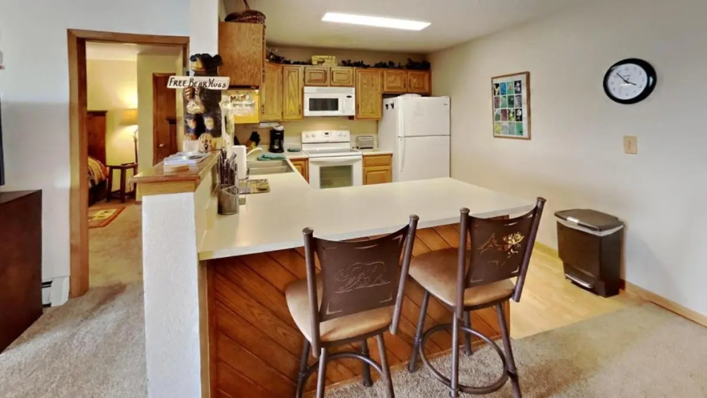 AA402 Buffalo Village 3 Br condo by RedAwning
