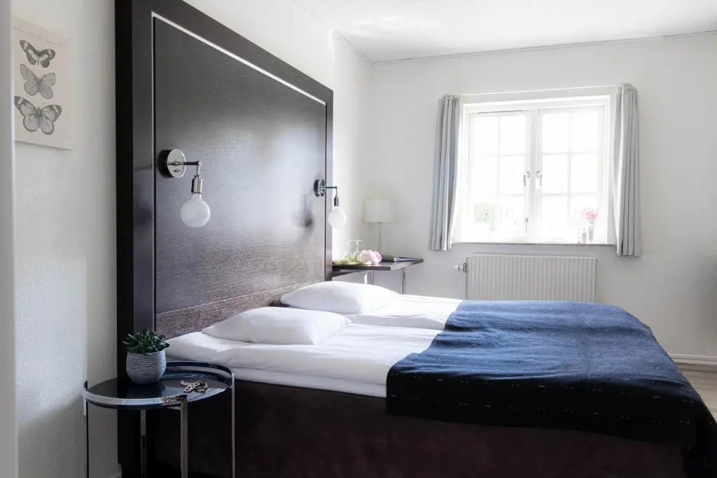 Double room (full double bed)