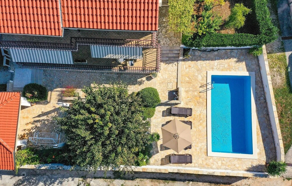 Stunning Home in Okrug Gornji With 4 Bedrooms, Internet and Outdoor Swimming Pool