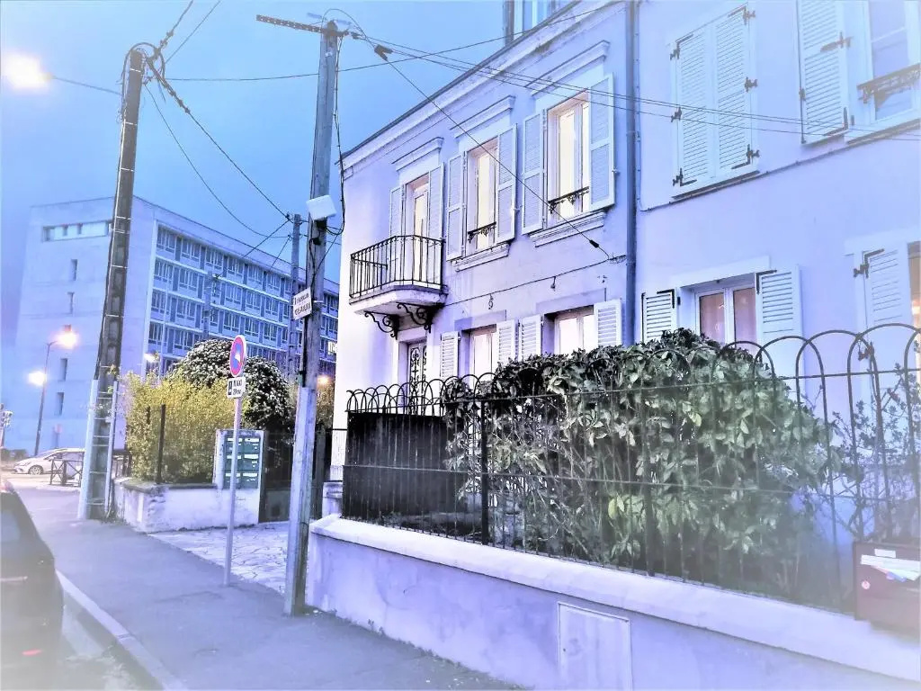 Voir la photo 1 — Appartement Proche Centre Ville, Gare Et Autoroute