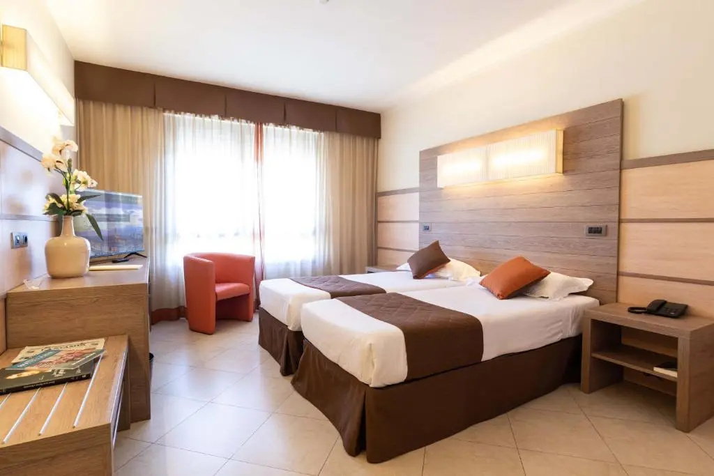 Pool Access Double room (full double bed)