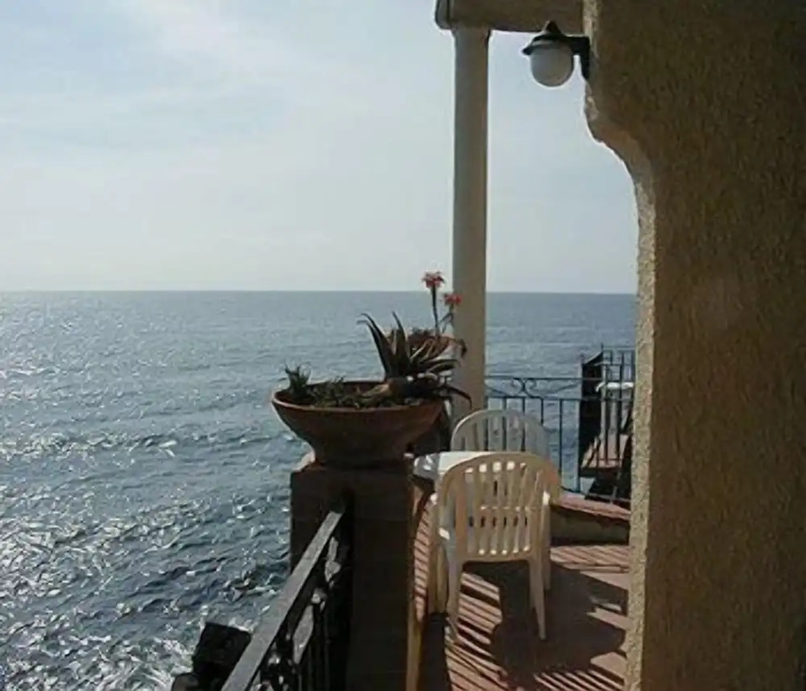 Superior Double room with balcony and with sea view (full double bed)