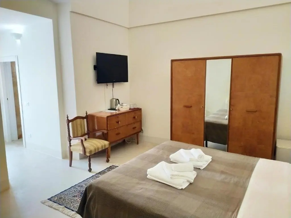 Double room (full double bed)