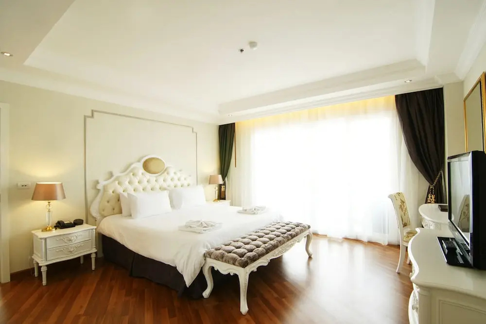 Deluxe Double room (full double bed)