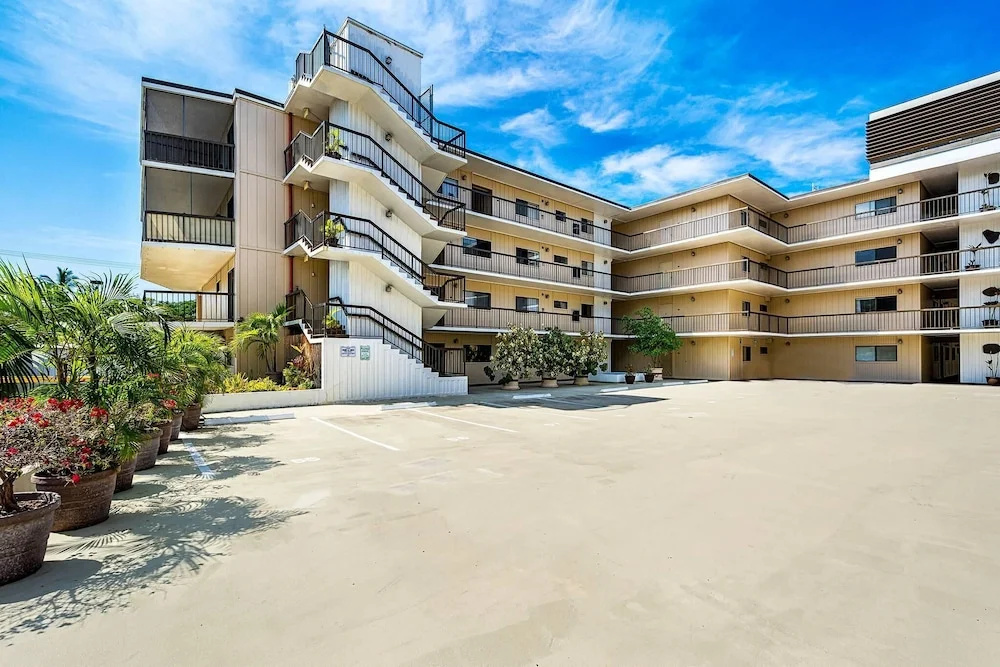 Kona Plaza#203