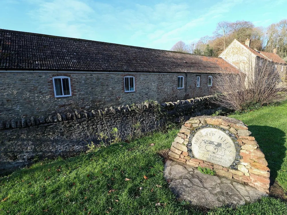 1 West Bank, Wells