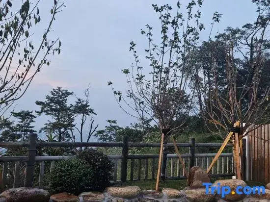 Jiayang Group, Wohong Village, Yuyao, Zhejiang, China, 450 meters north of Maohuping