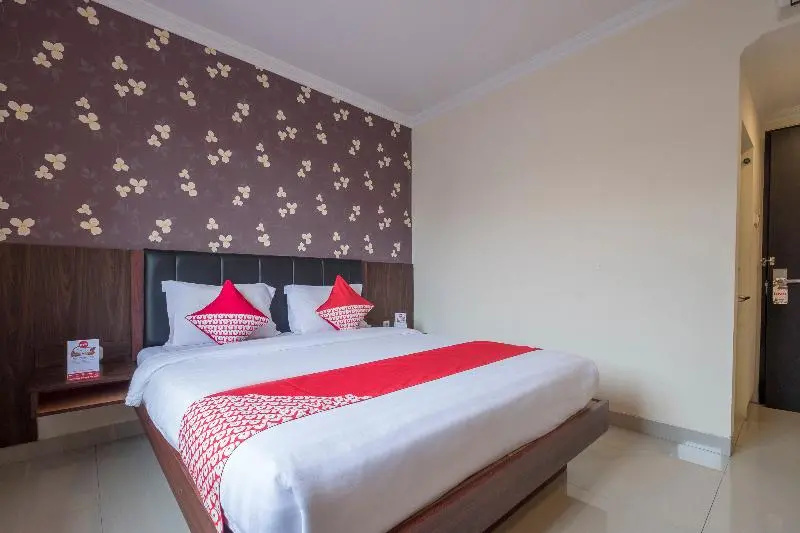 RedDoorz Plus @ Grand Pacifik Hotel Makassar - Chambres