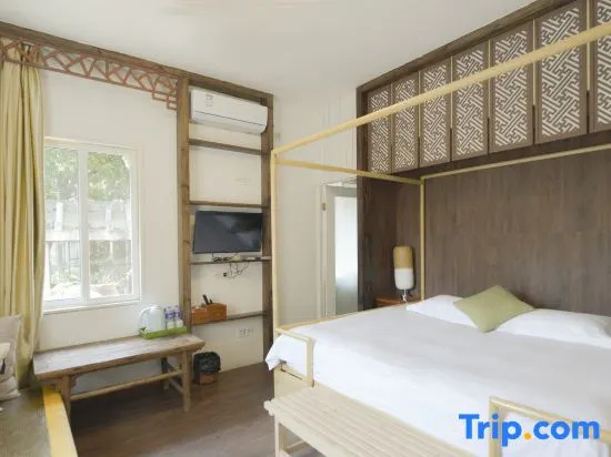 Standard Double room with courtyard view (full double bed)