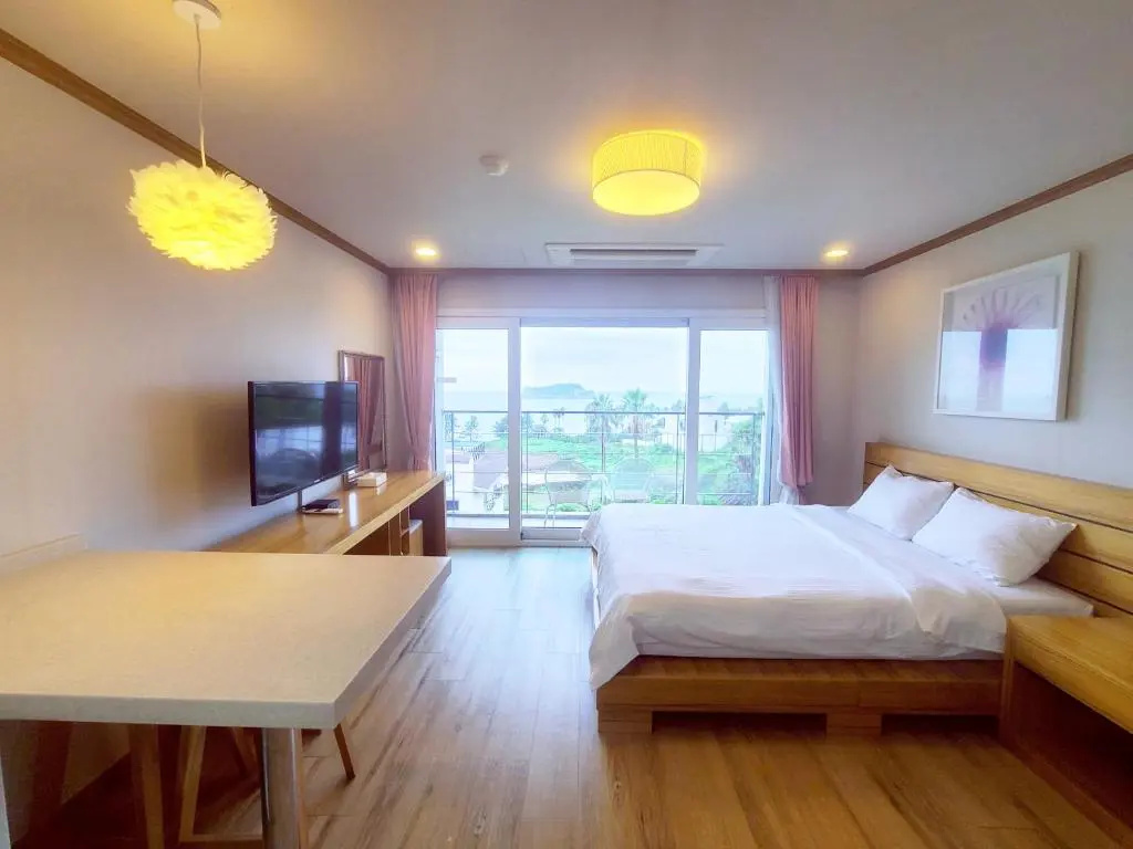 Standard Double room with sea view (full double bed)