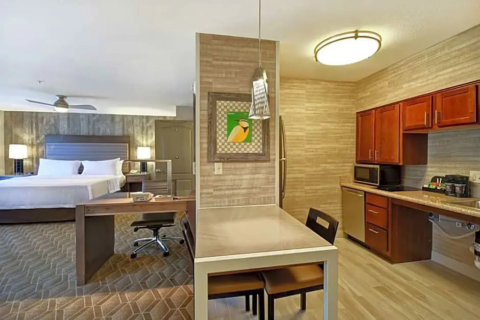 Homewood Suites by Hilton at The Waterfront - Chambres