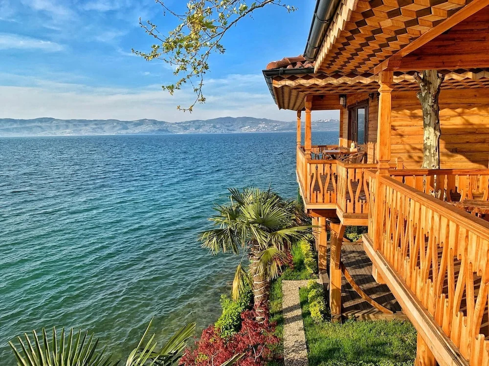 Beach & Waterfront