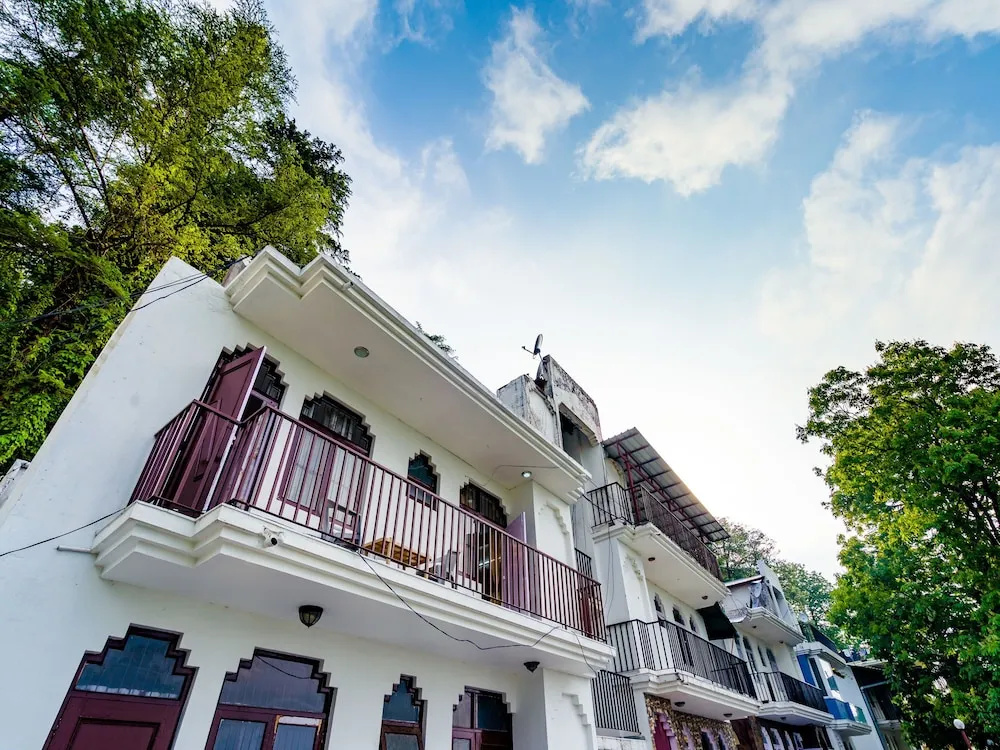 OYO 13726 Home Cozy 3BHK Hathi Paon Road