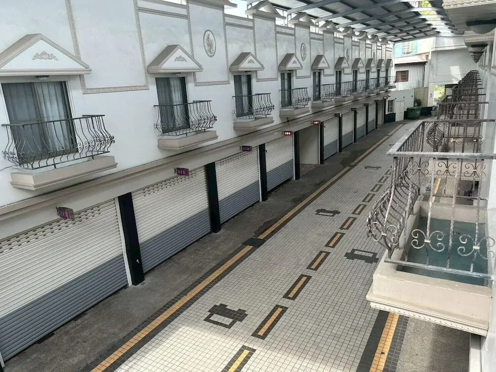Eiffel Motel