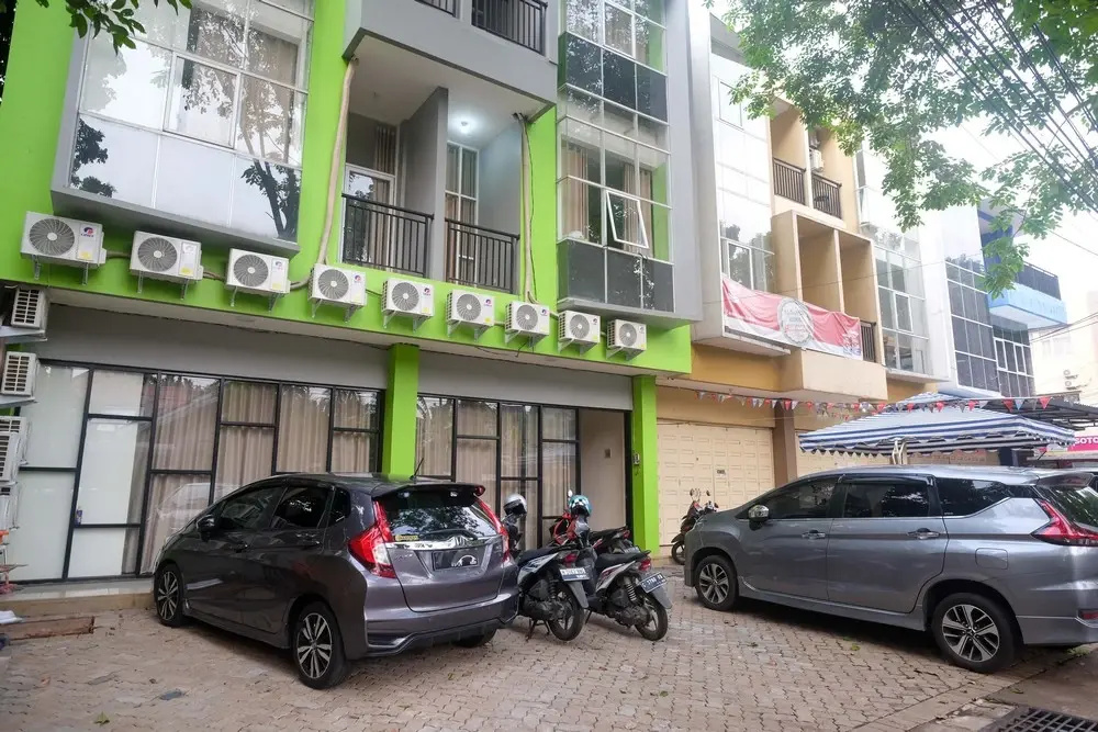 Urbanview Hotel AVA near Akademi Kepolisian Semarang
