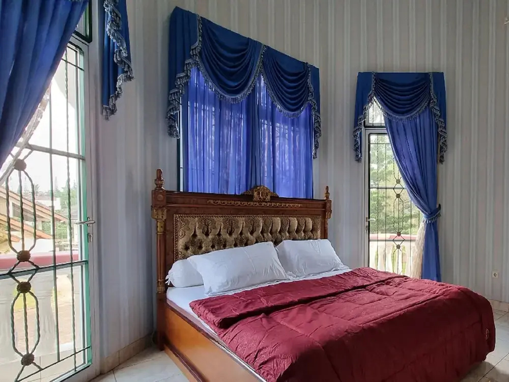 5 Bedrooms Cottage