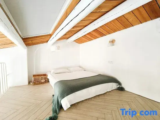 Standard Double Duplex room (full double bed)