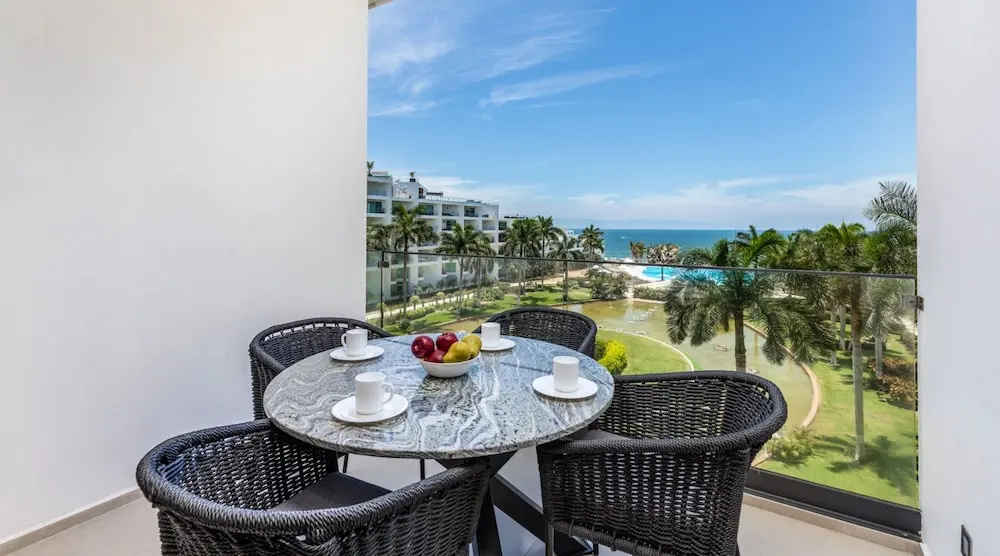 Condo Aria Ocean 501 by Kivoya
