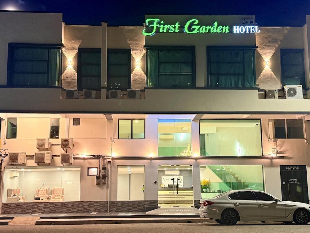 Capital O 91281 Hotel First Garden By Kr Cosmos
