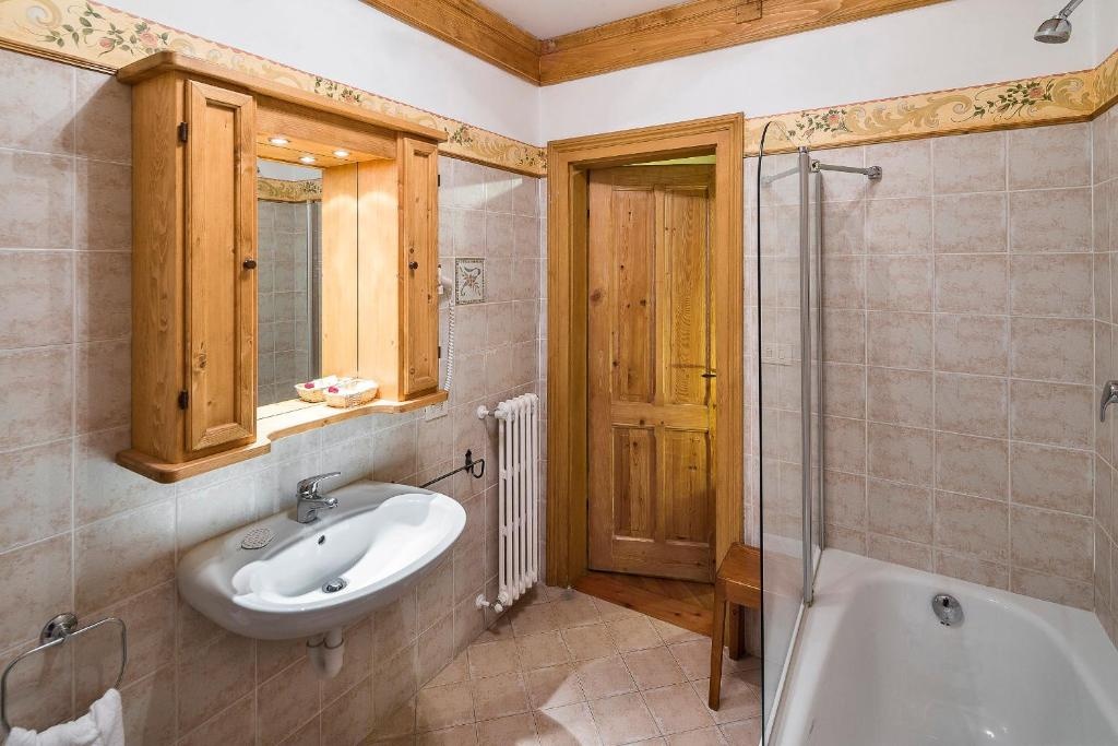 Superior Double room with balcony (full double bed)