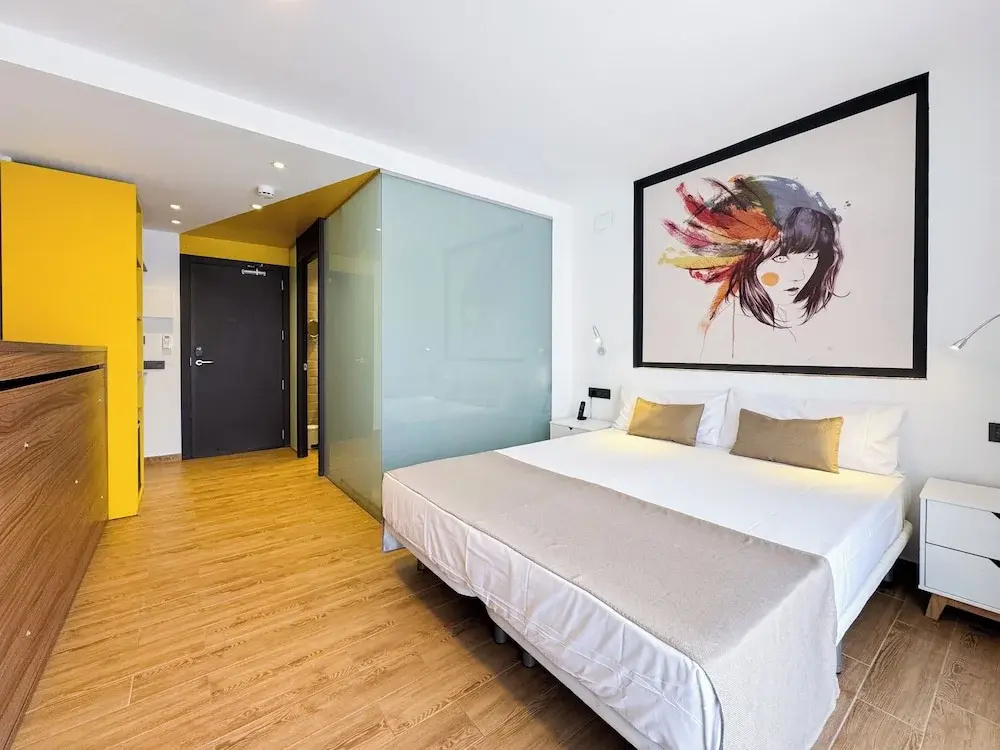 Standard Quadruple room with balcony and with courtyard view