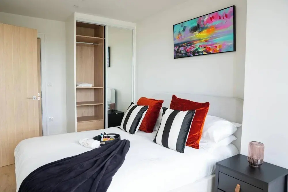 Tranquil London Apartment Near Coombe Hill House