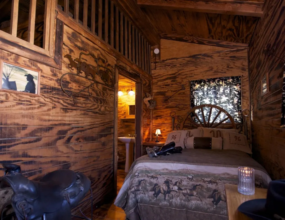 Smith and Ketchum Large Cabin