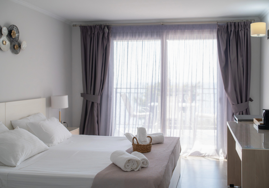 La Luna Hotel — 5